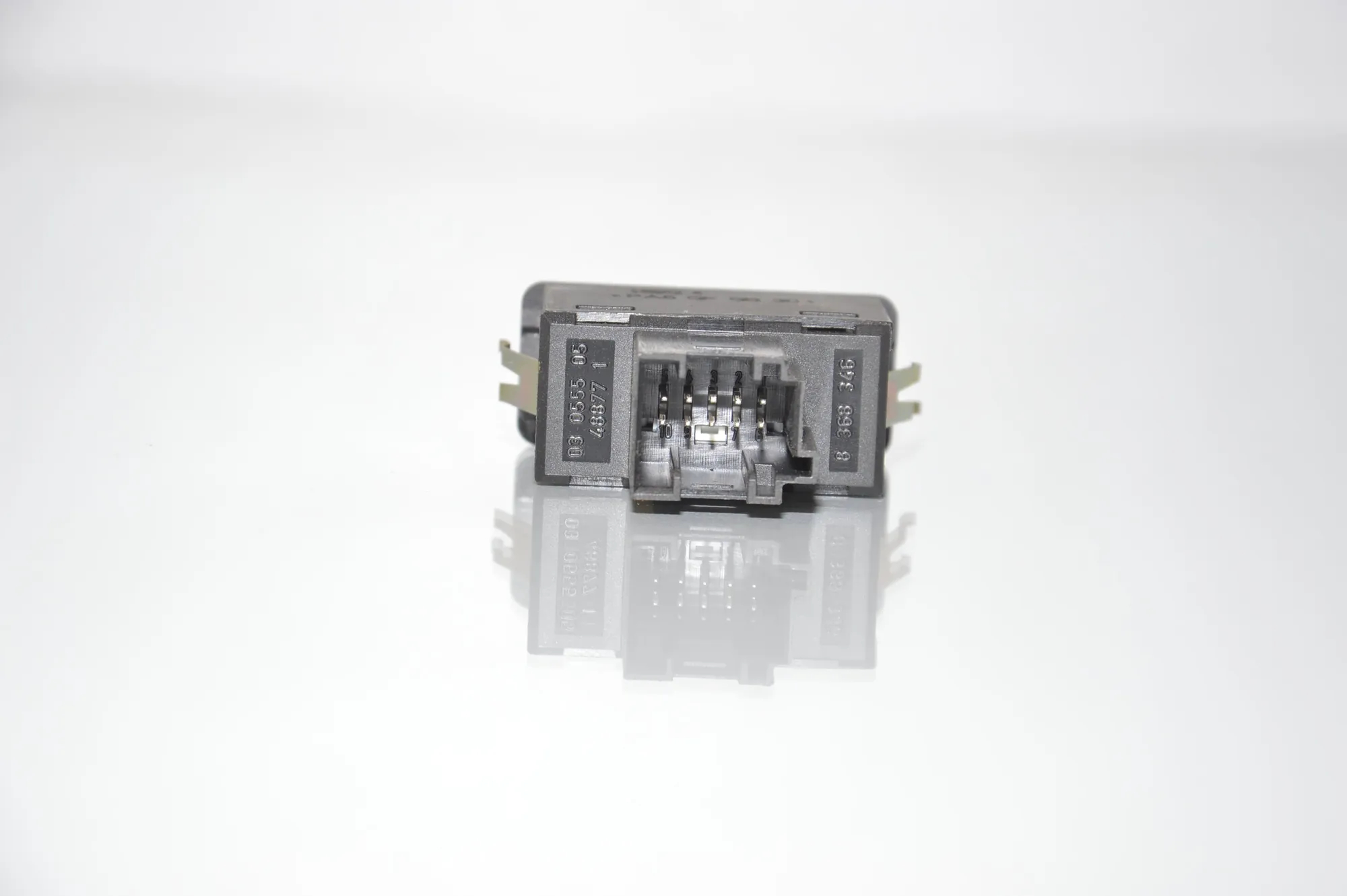 USB/AUX-In Socket Port – OEM 8368346 · BMW 5 (E60) BMW 5 (E60) 520 d 2005 – 4