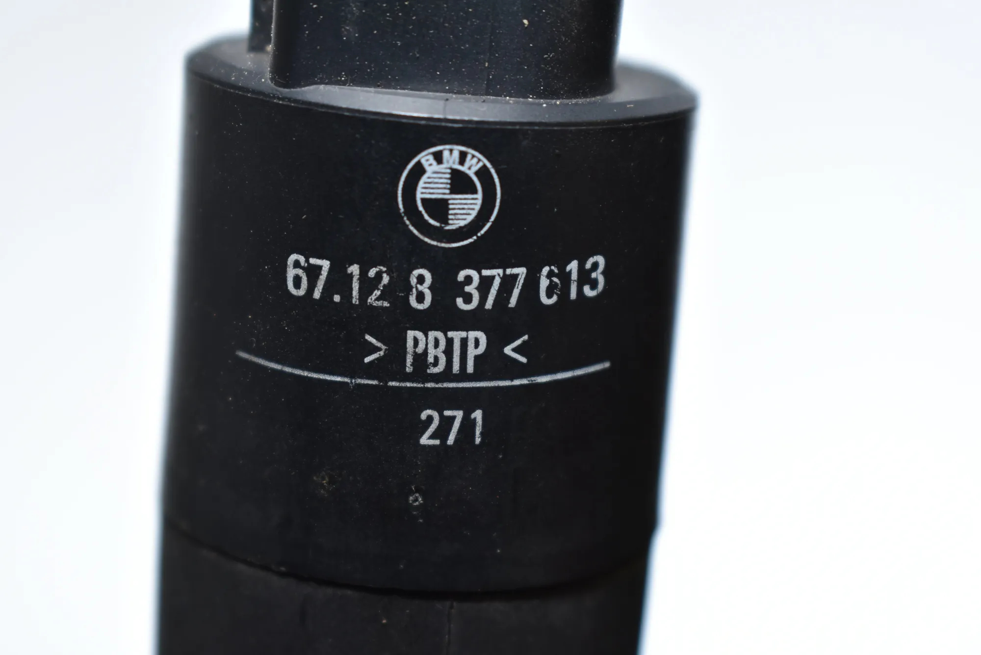 Headlight Washer Motor – OEM 8377613 · BMW 5 Touring (E39) BMW 5 Touring (E39) 530 d 2004 – 4
