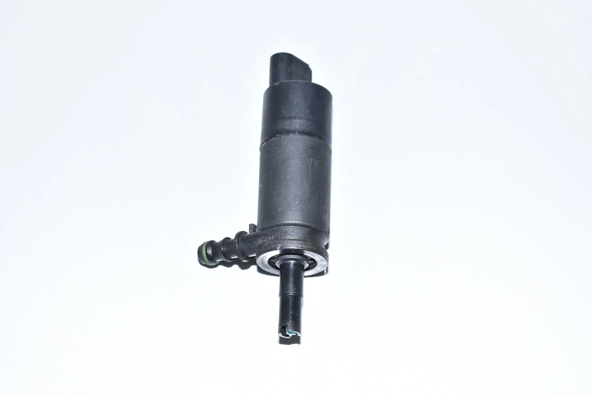 Headlight Washer Motor – OEM 8377613 · BMW 5 Touring (E39) BMW 5 Touring (E39) 530 d 2004 – 2