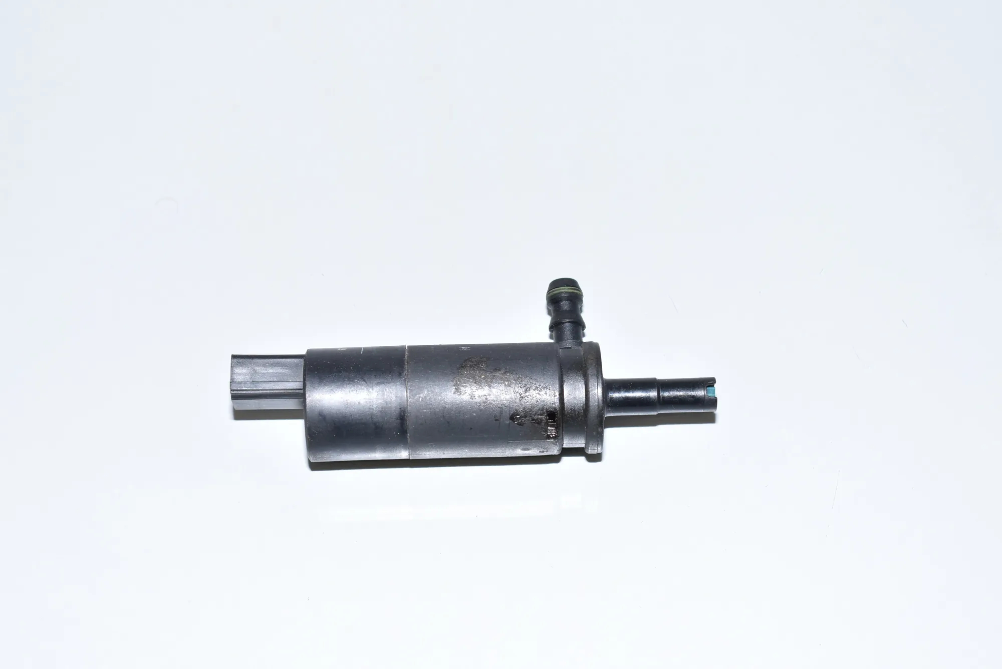 Headlight Washer Motor – OEM 8377613 · BMW 5 Touring (E39) BMW 5 Touring (E39) 530 d 2004