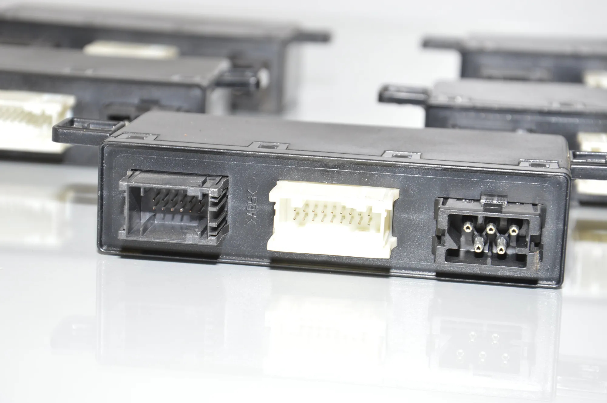 Front Left Door Control Unit – OEM 6904254 · BMW 5 (E39) BMW 5 (E39) 530 d 2001 – 4