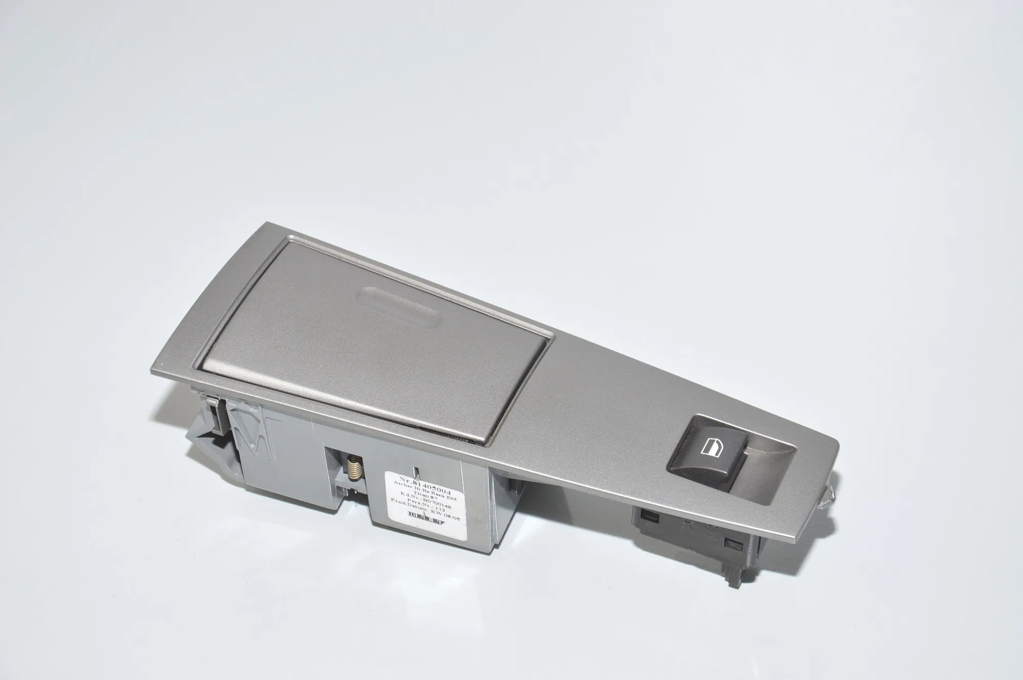 Ashtray – OEM 7024490 · BMW 7 (E65, E66, E67) BMW 7 (E65, E66, E67) 730 d 2002 – 2