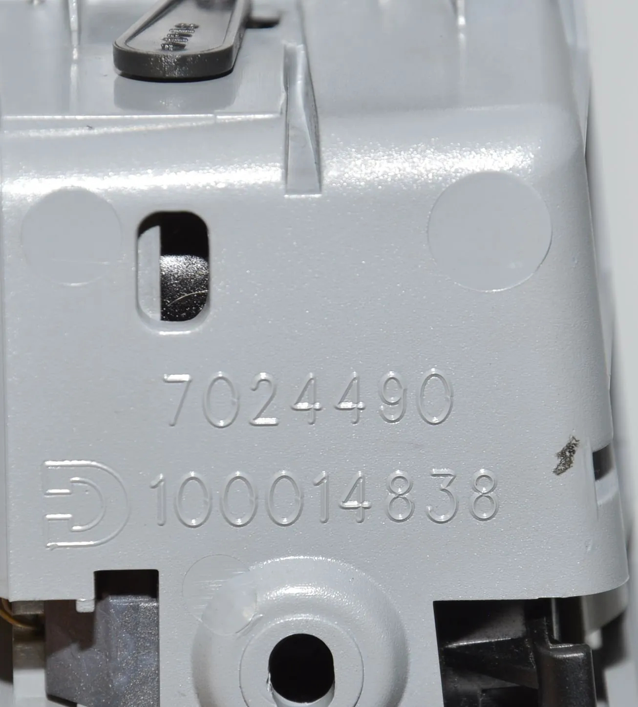 Ashtray – OEM 7024490 · BMW 7 (E65, E66, E67) BMW 7 (E65, E66, E67) 730 d 2002 – 7