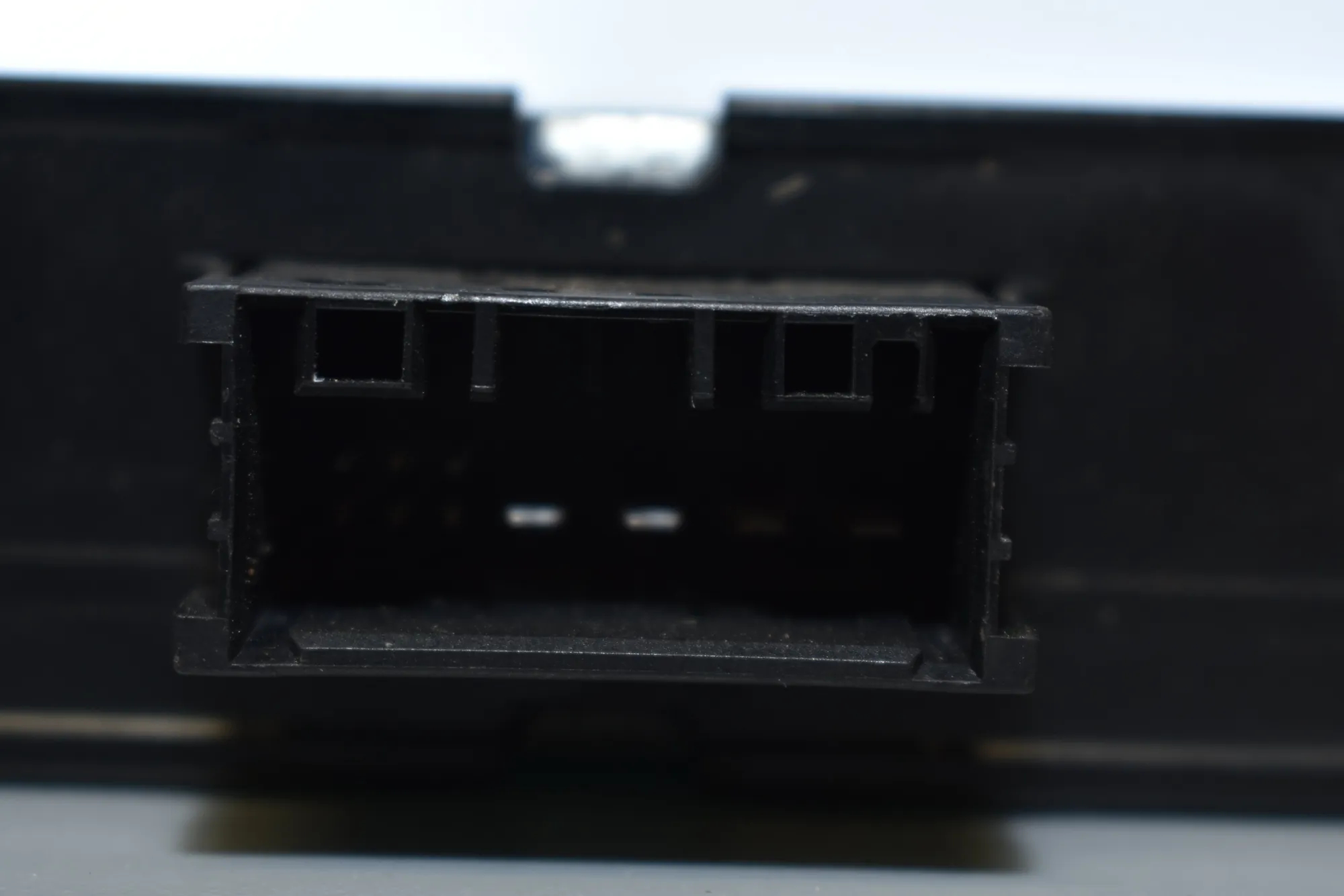 Voltage Control Unit – OEM 9127088 · BMW 3 Cabrio (E93) BMW 3 Cabrio (E93) 320 d 2012 – 3