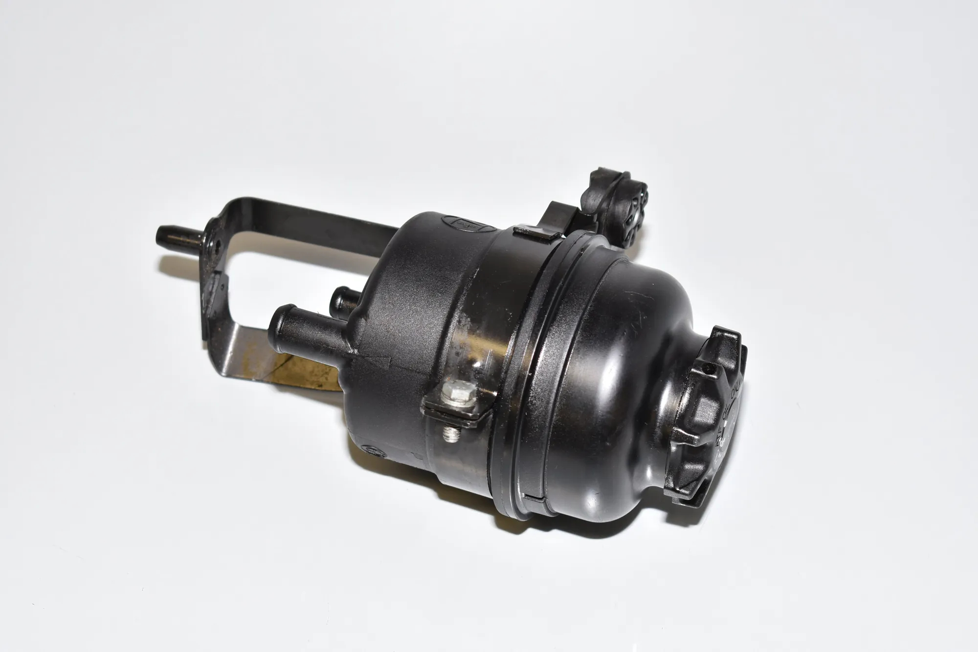 Power Steering Pump Tank – OEM 1097164 · BMW 5 (E60) BMW 5 (E60) 530 d 2008