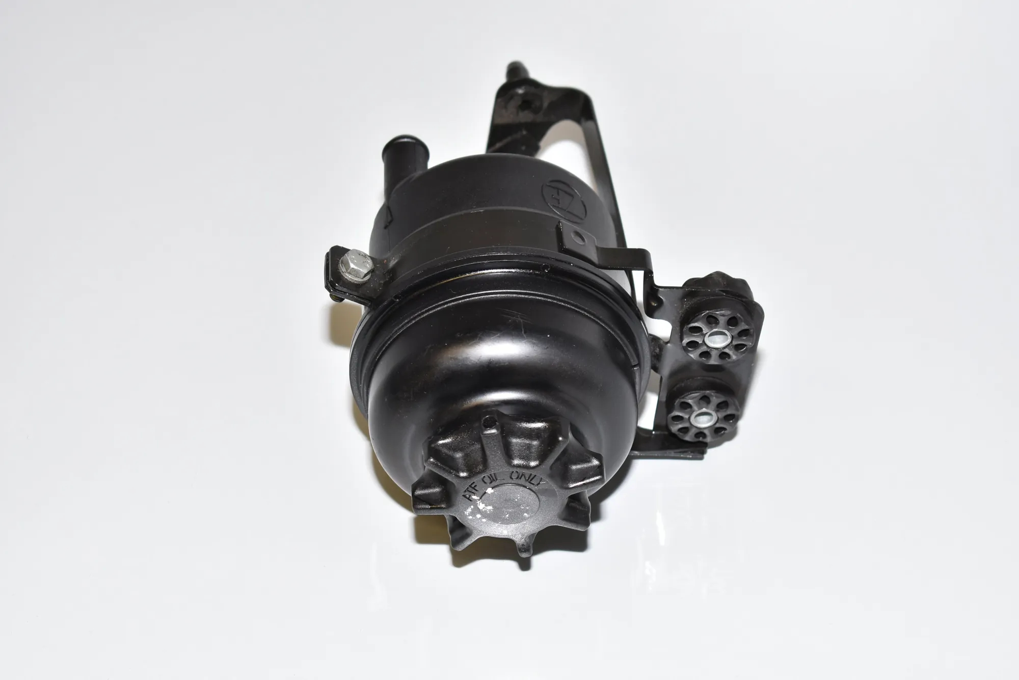 Power Steering Pump Tank – OEM 1097164 · BMW 5 (E60) BMW 5 (E60) 530 d 2008 – 3