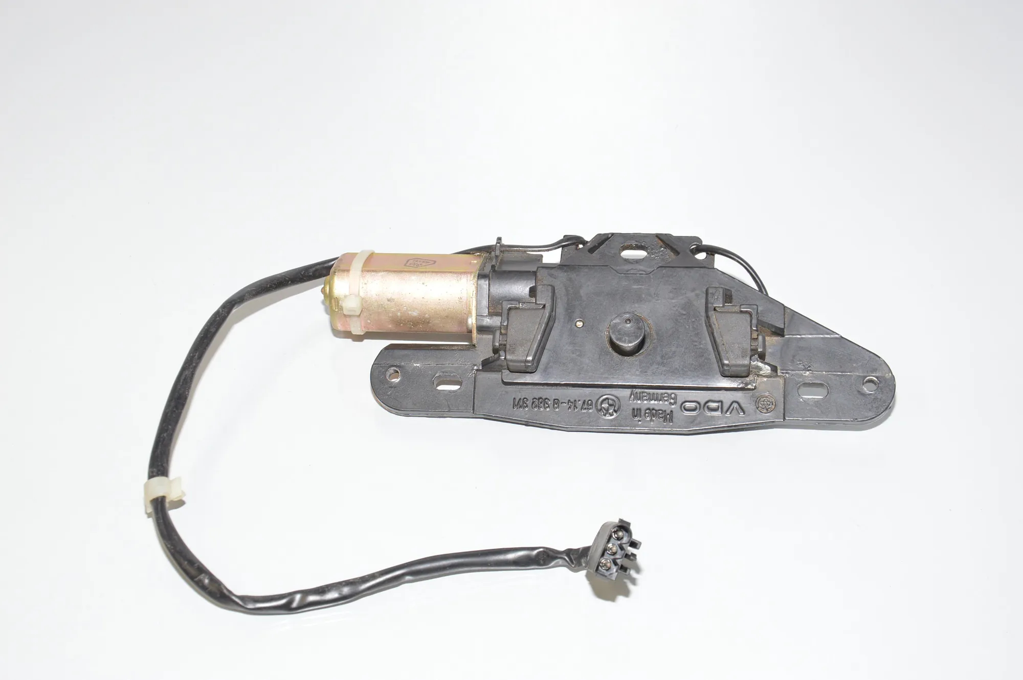 Tailgate Boot Soft Close Motor – OEM 8362371 · BMW 5 Touring (E39) BMW 5 Touring (E39) 520 d 2000 – 4