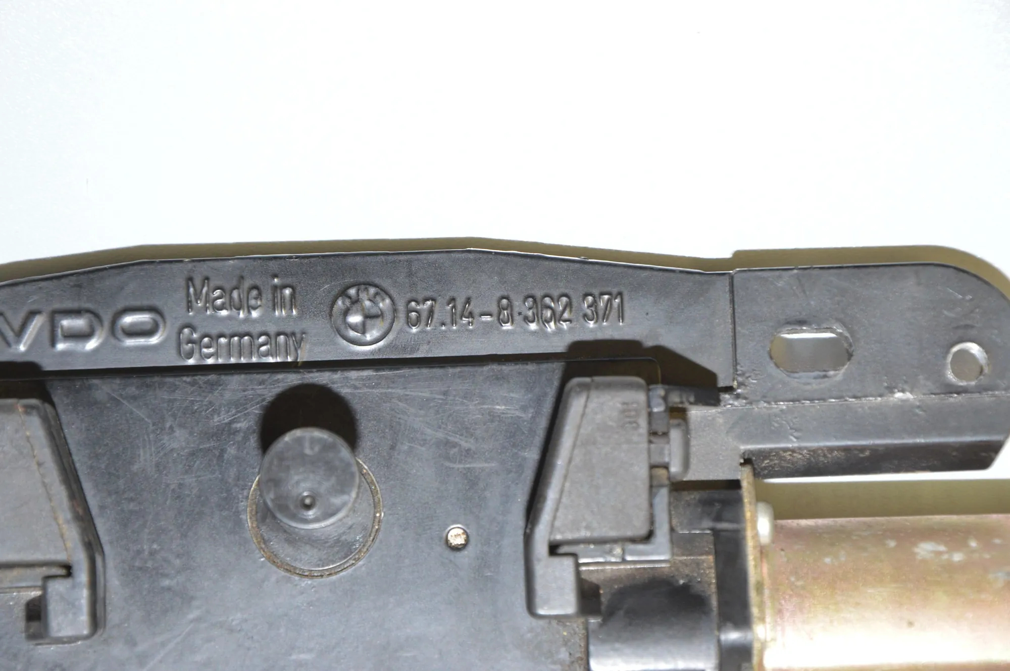 Tailgate Boot Soft Close Motor – OEM 8362371 · BMW 5 Touring (E39) BMW 5 Touring (E39) 520 d 2000 – 5