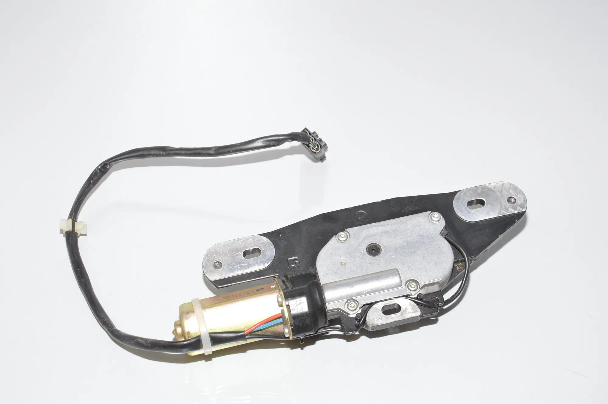 Tailgate Boot Soft Close Motor – OEM 8362371 · BMW 5 Touring (E39) BMW 5 Touring (E39) 520 d 2000