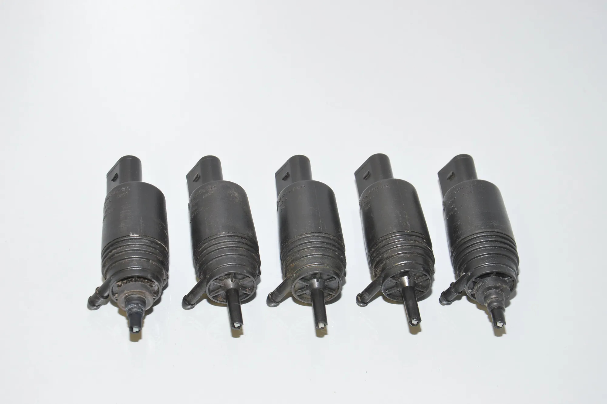 Washer Tank Motor – OEM 8377612 · BMW Z8 Roadster (E52) BMW Z8 Roadster (E52) 4.9 2000 – 2