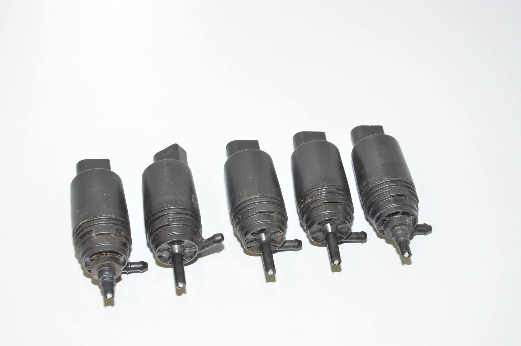 Washer Tank Motor – OEM 8377612 · BMW Z8 Roadster (E52) BMW Z8 Roadster (E52) 4.9 2000 – 3