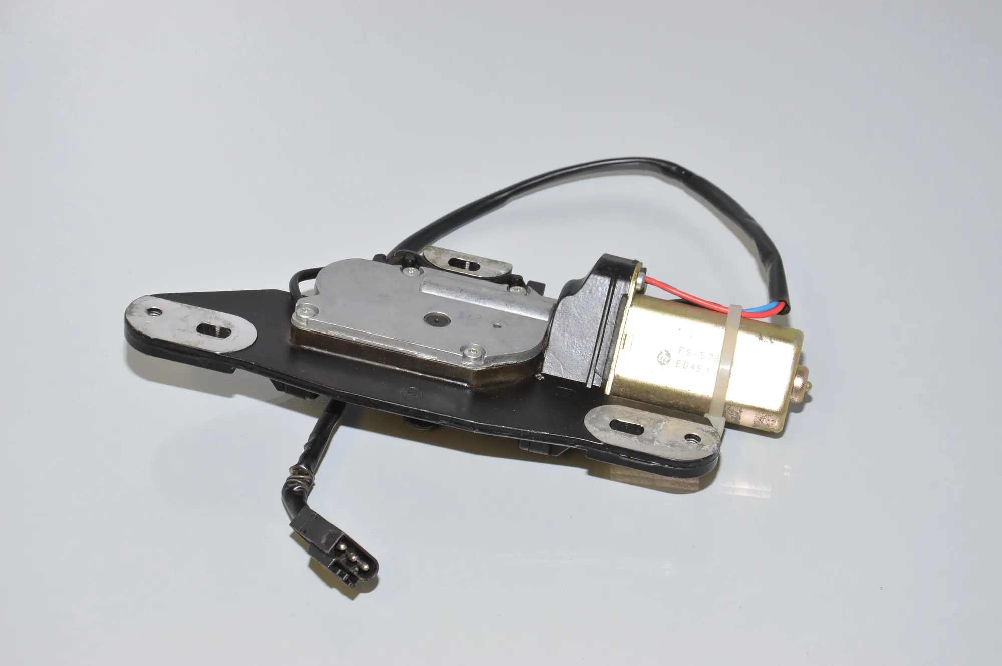 Tailgate Boot Soft Close Motor – OEM 8362371 · BMW 5 Touring (E39) BMW 5 Touring (E39) 520 i 1997 – 2