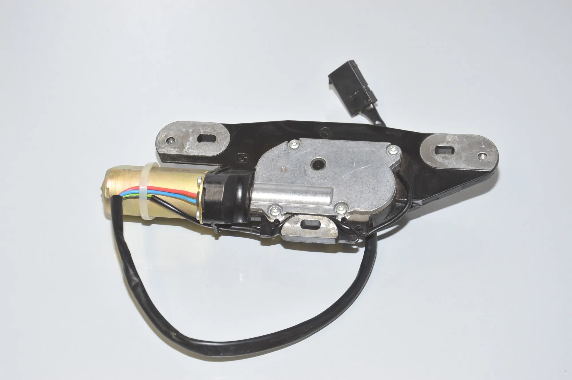 Tailgate Boot Soft Close Motor – OEM 8362371 · BMW 5 Touring (E39) BMW 5 Touring (E39) 520 i 1997