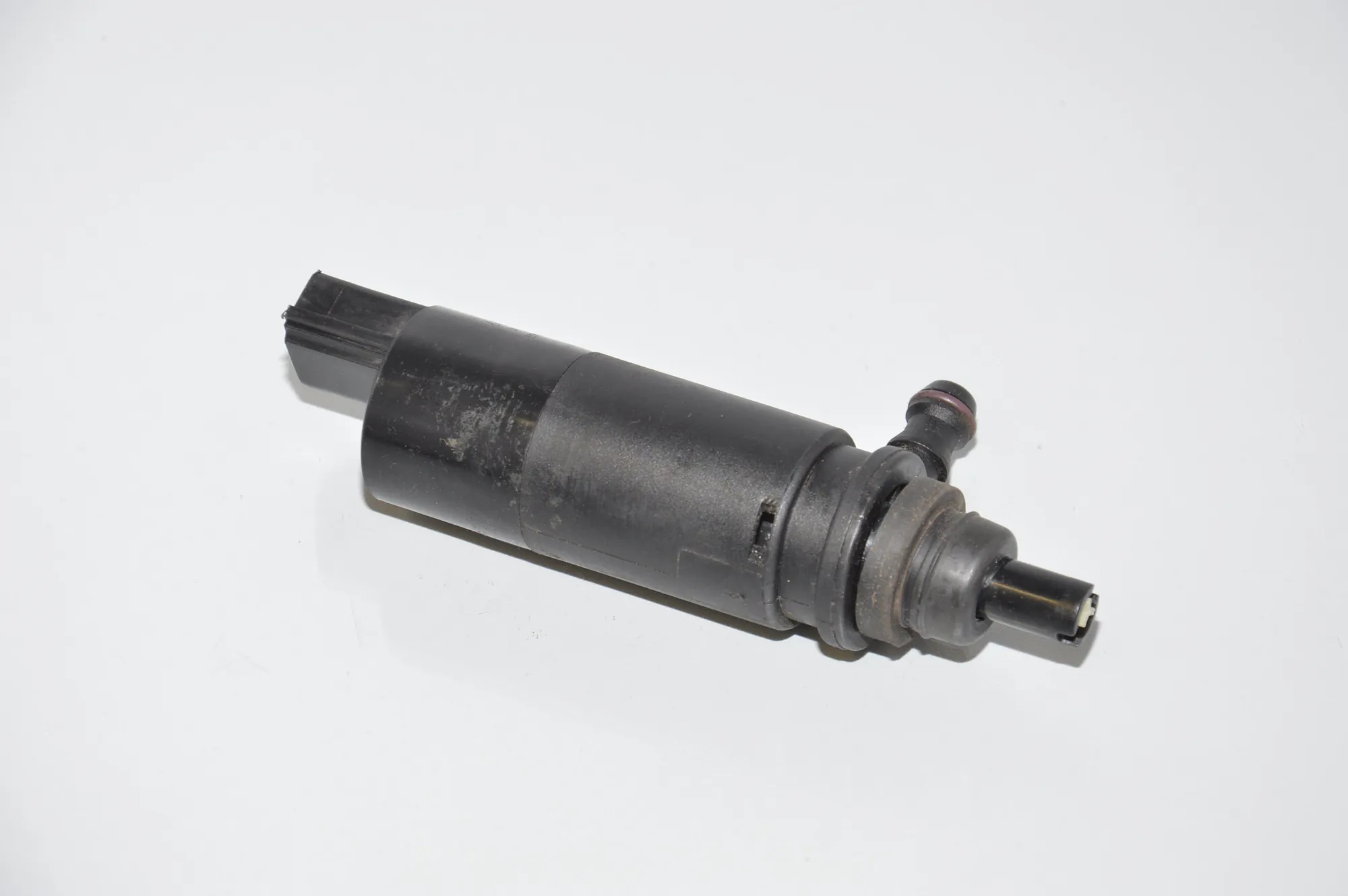 Washer Tank Motor – OEM 8377613 · BMW 5 (E39) BMW 5 (E39) 520 d 2000 – 3