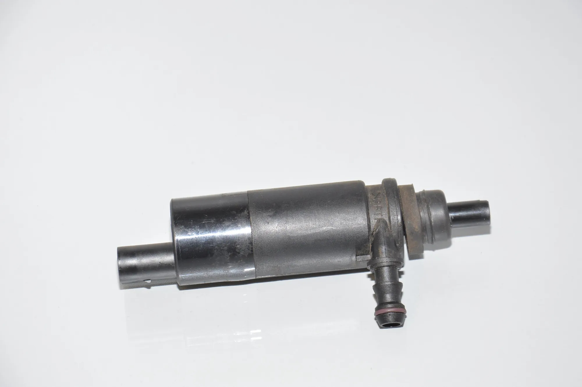 Washer Tank Motor – OEM 8377613 · BMW 5 (E39) BMW 5 (E39) 520 d 2000