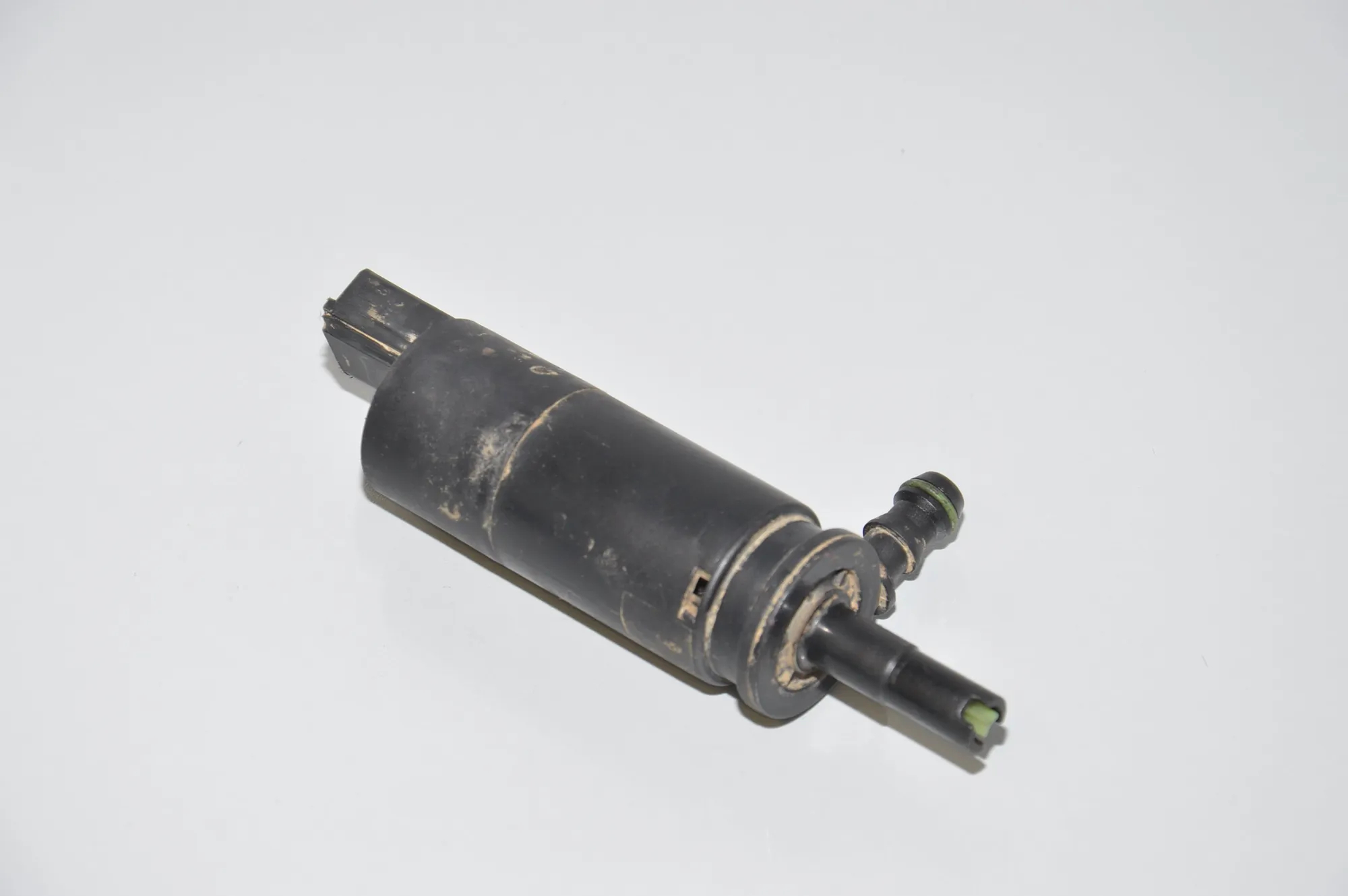Washer Tank Motor – OEM 8377613 · BMW 5 (E39) BMW 5 (E39) 520 d 2000 – 3
