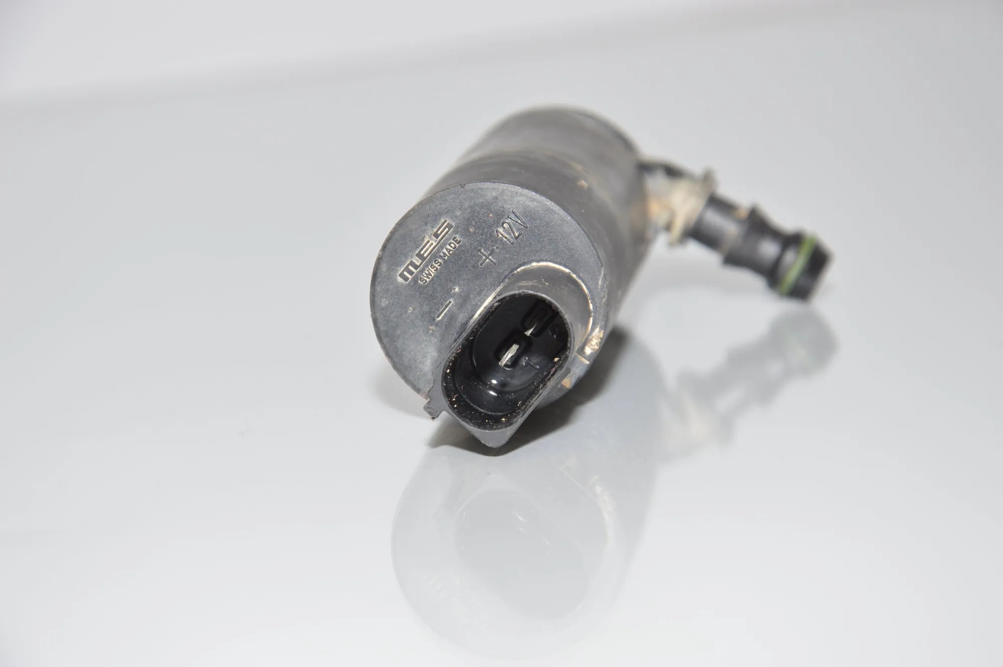 Washer Tank Motor – OEM 8377613 · BMW 5 (E39) BMW 5 (E39) 520 d 2000 – 4