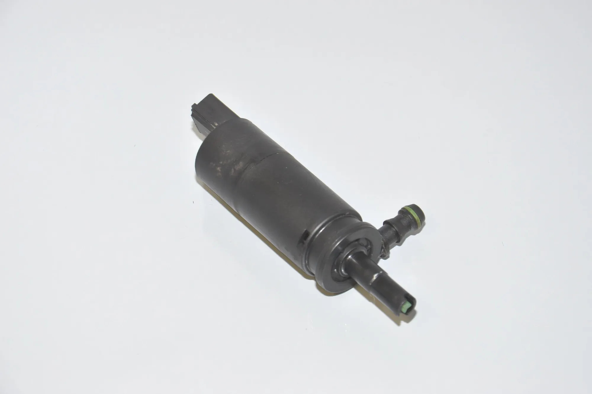 Washer Tank Motor – OEM 8377613 · BMW 5 (E39) BMW 5 (E39) 520 d 2000 – 2