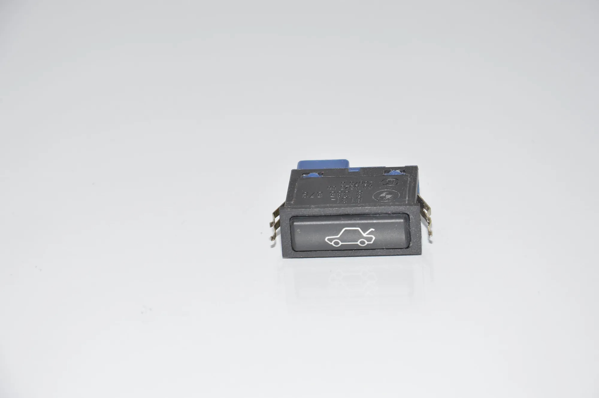 Tailgate Open Switch – OEM 8365579 · BMW X5 (E53) BMW X5 (E53) 3.0 d 2001