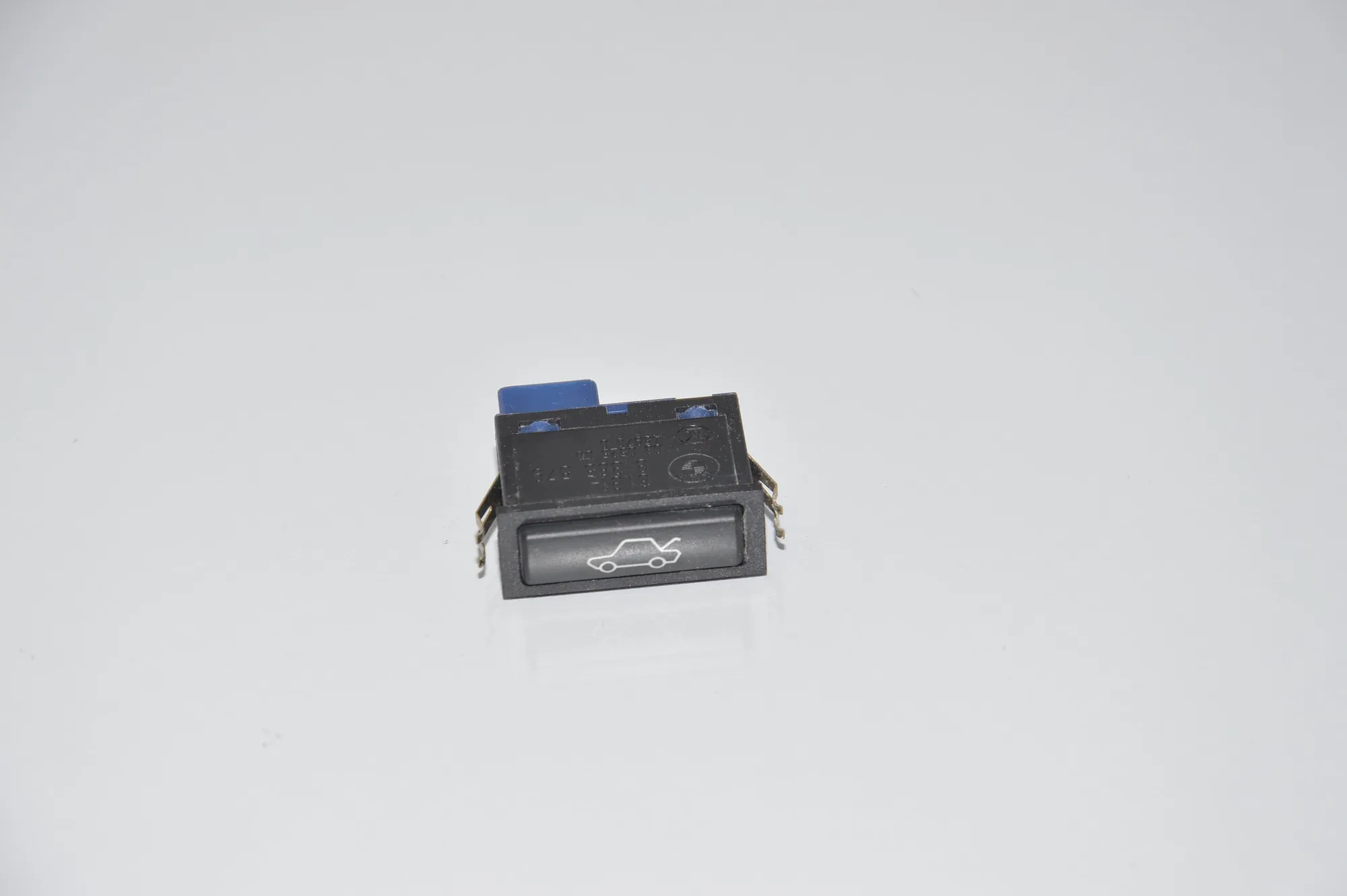Tailgate Open Switch – OEM 8365579 · BMW X5 (E53) BMW X5 (E53) 3.0 d 2001 – 2