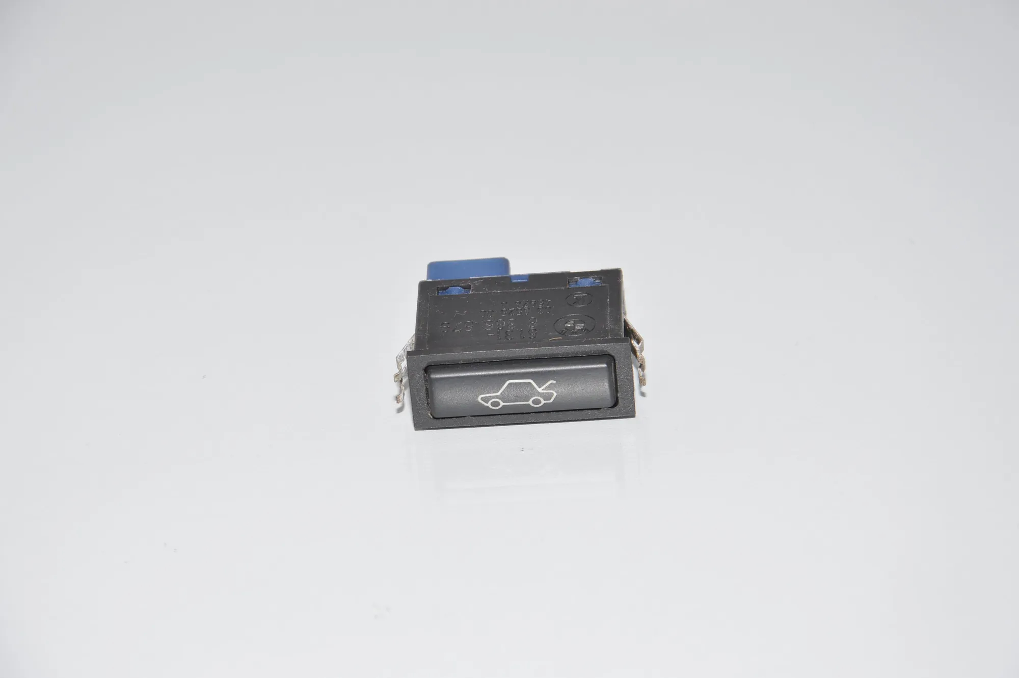 Tailgate Open Switch – OEM 8365579 · BMW X5 (E53) BMW X5 (E53) 3.0 d 2001