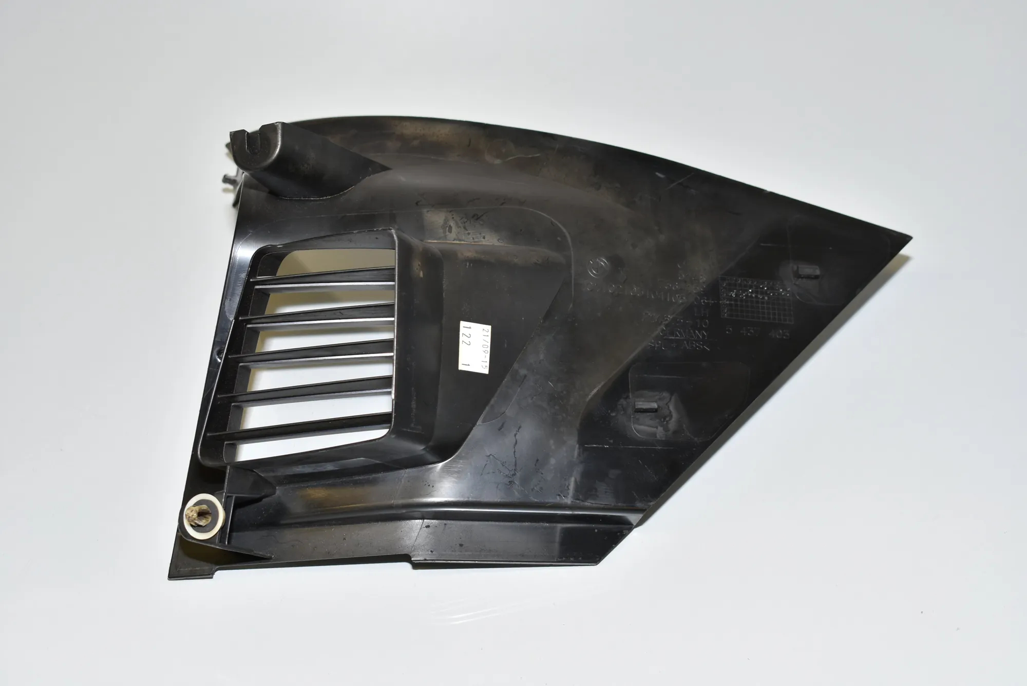 Rear Left Pillar Trim – OEM 7364159 · BMW i8 (I12) BMW i8 (I12) hybrid 2018 – 3