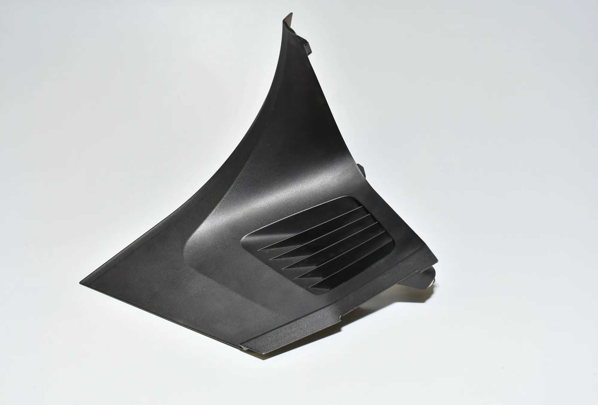 Rear Left Pillar Trim – OEM 7364159 · BMW i8 (I12) BMW i8 (I12) hybrid 2018 – 2
