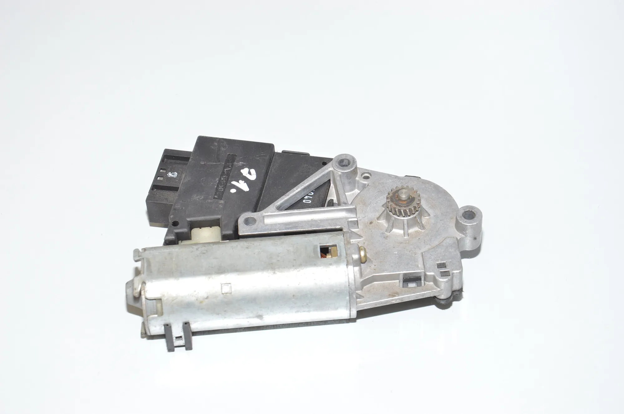 Sunroof Control Module – OEM 8381480 · BMW 5 Touring (E39) BMW 5 Touring (E39) 525 d 2002