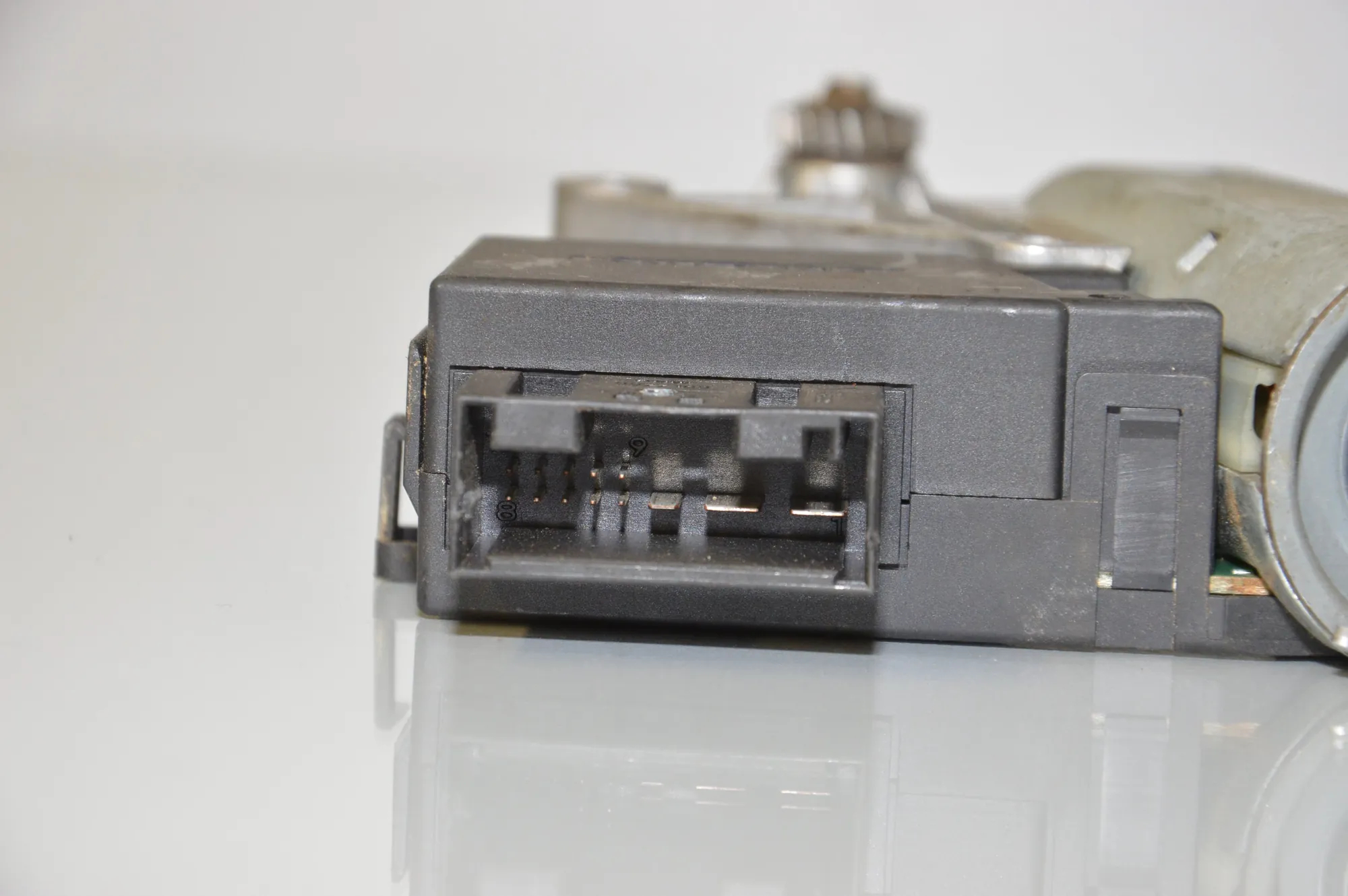 Sunroof Control Module – OEM 8381480 · BMW 5 Touring (E39) BMW 5 Touring (E39) 525 d 2000 – 5