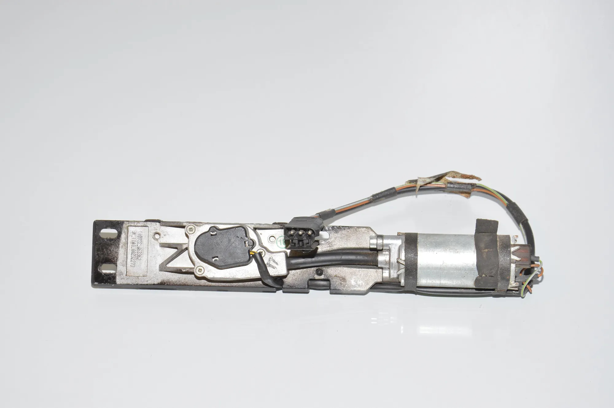 Tailgate Boot Lock – OEM 8352202 · BMW 7 (E38) BMW 7 (E38) 725 tds 1996 – 4