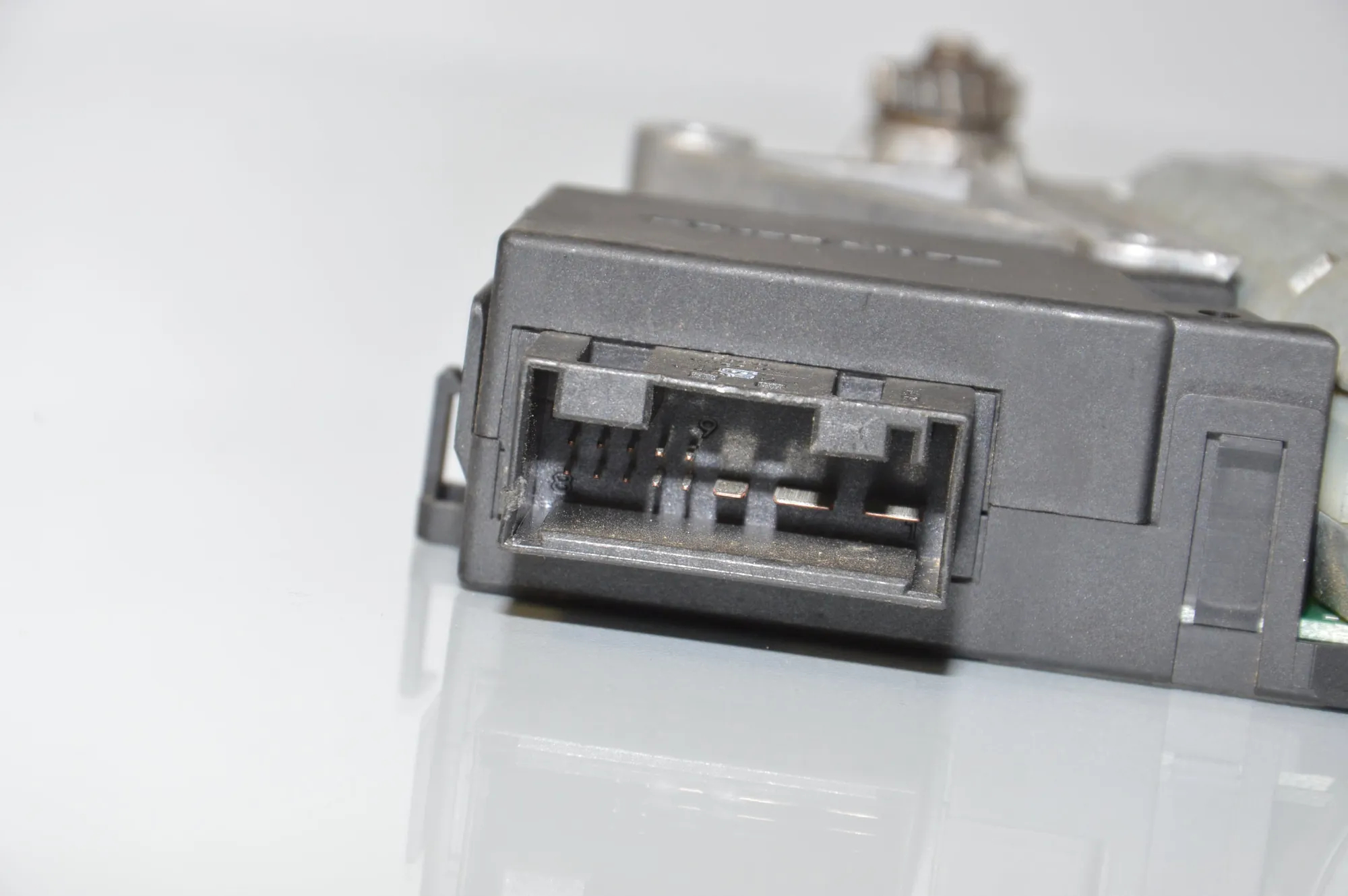 Sunroof Control Module – OEM 8381480 · BMW 5 Touring (E39) BMW 5 Touring (E39) 525 d 2002 – 4