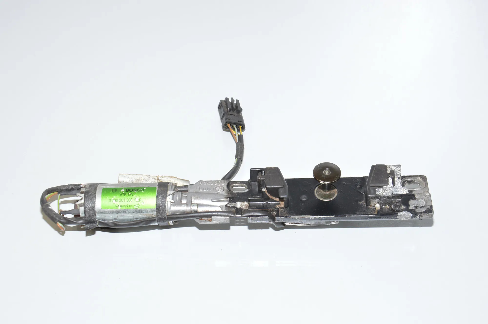 Tailgate Boot Lock – OEM 8352202 · BMW 7 (E38) BMW 7 (E38) 725 tds 1996