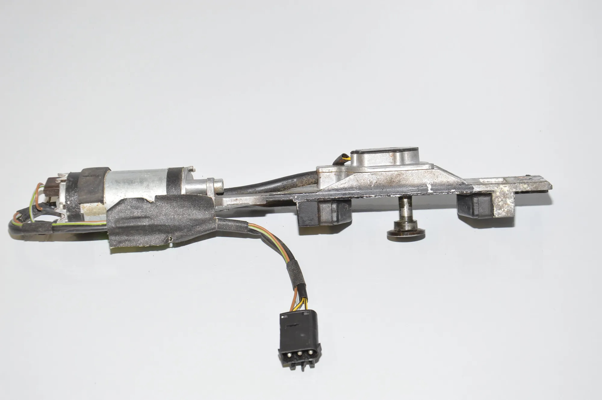 Tailgate Boot Lock – OEM 8352202 · BMW 7 (E38) BMW 7 (E38) 725 tds 1996 – 4