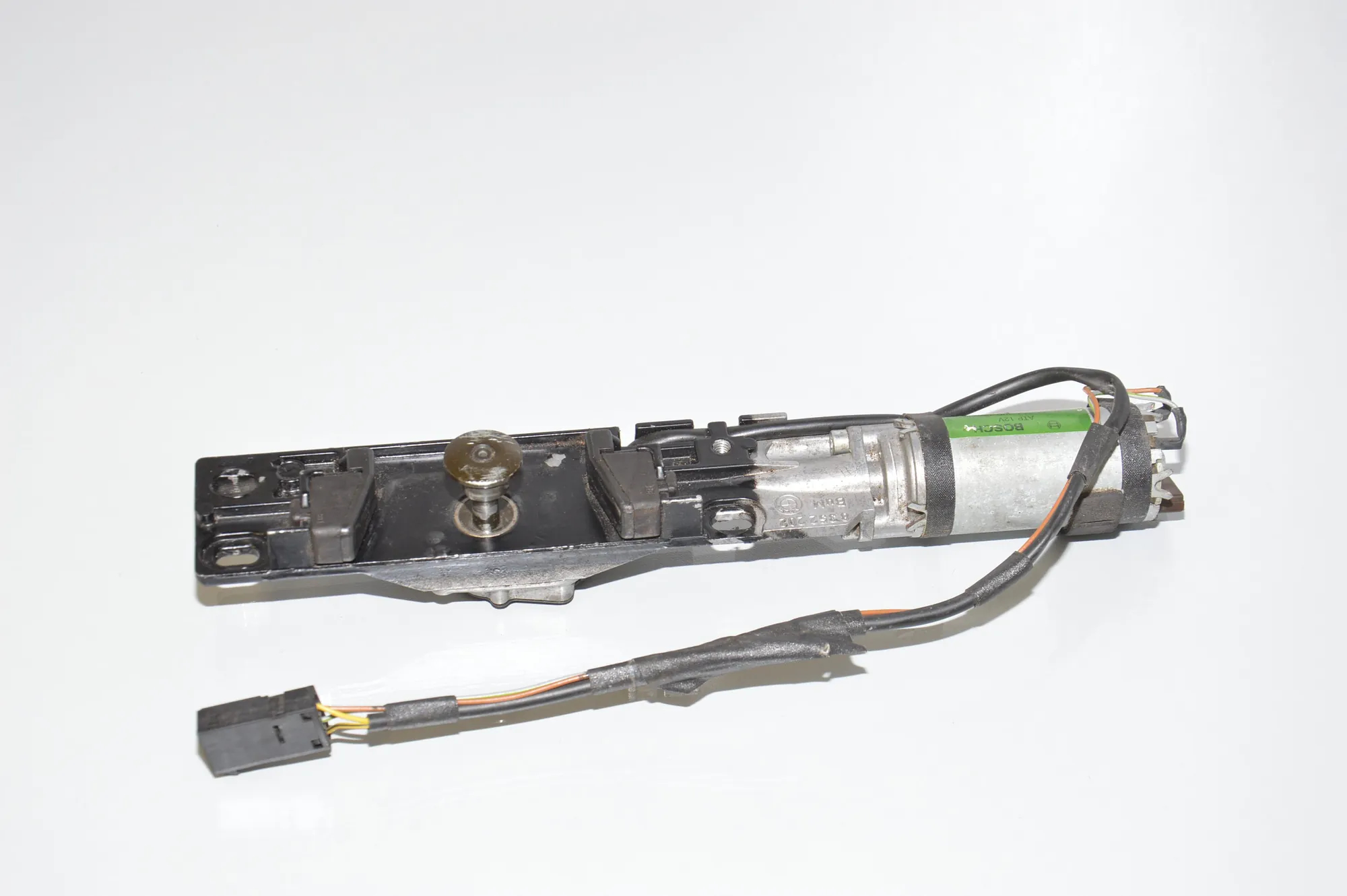 Tailgate Boot Lock – OEM 8352202 · BMW 7 (E38) BMW 7 (E38) 725 tds 1996 – 2