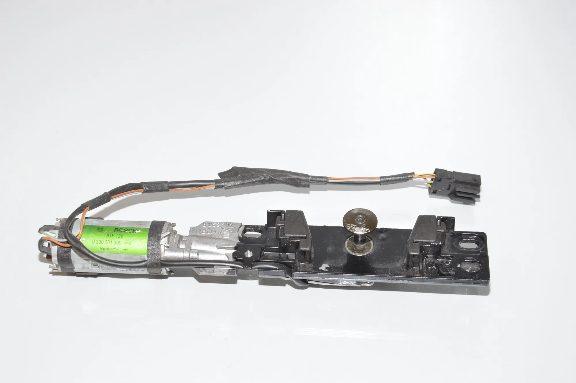 Tailgate Boot Lock – OEM 8352202 · BMW 7 (E38) BMW 7 (E38) 725 tds 1996