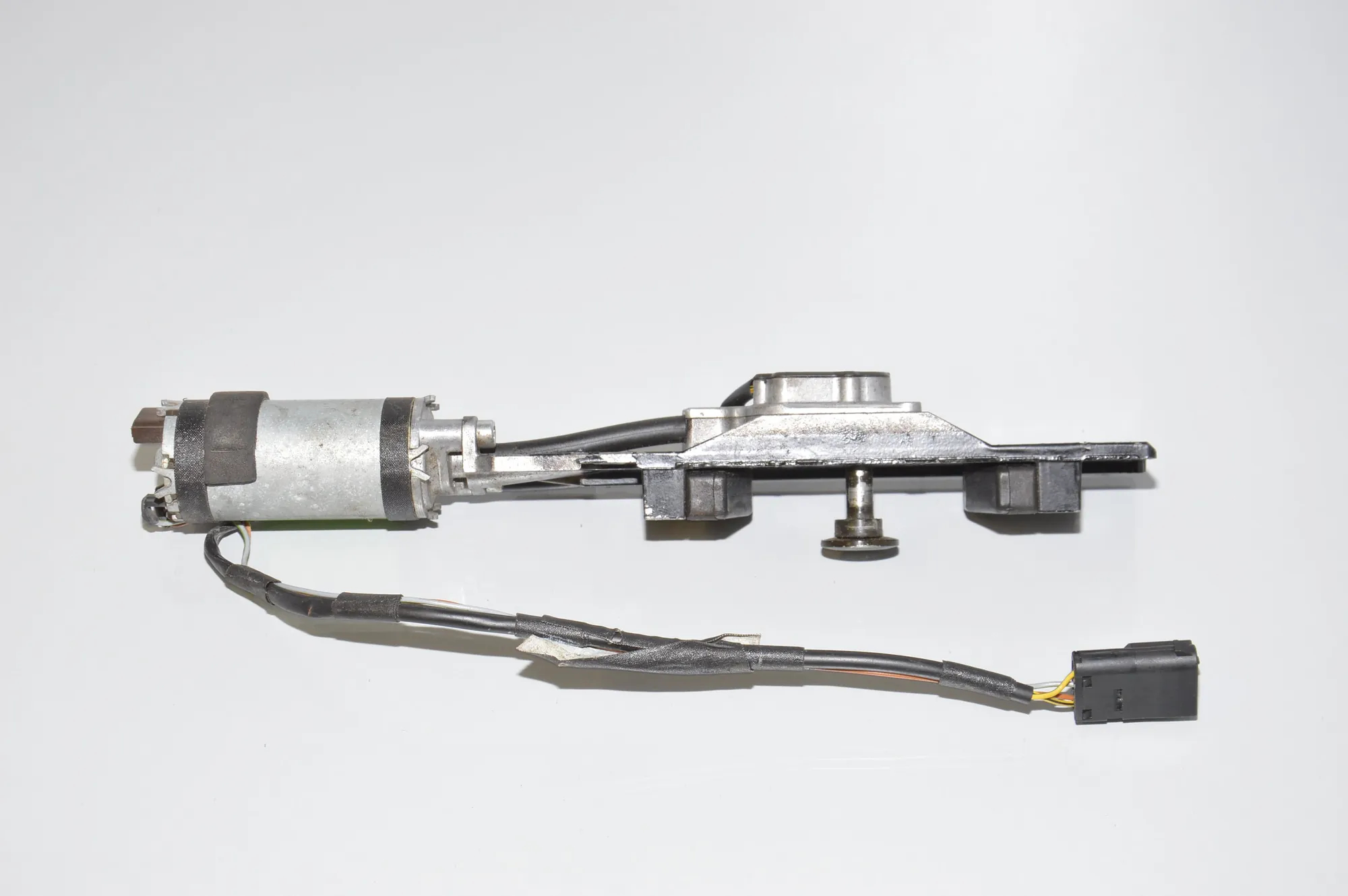 Tailgate Boot Lock – OEM 8352202 · BMW 7 (E38) BMW 7 (E38) 725 tds 1996 – 4