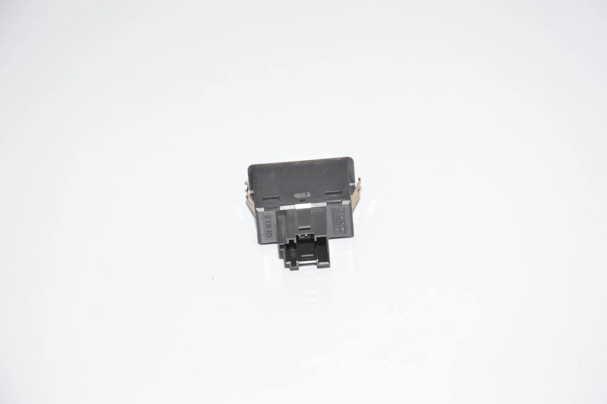 USB/AUX-In Socket Port – OEM 8368346 · BMW X5 (E53) BMW X5 (E53) 3.0 d 2001 – 3