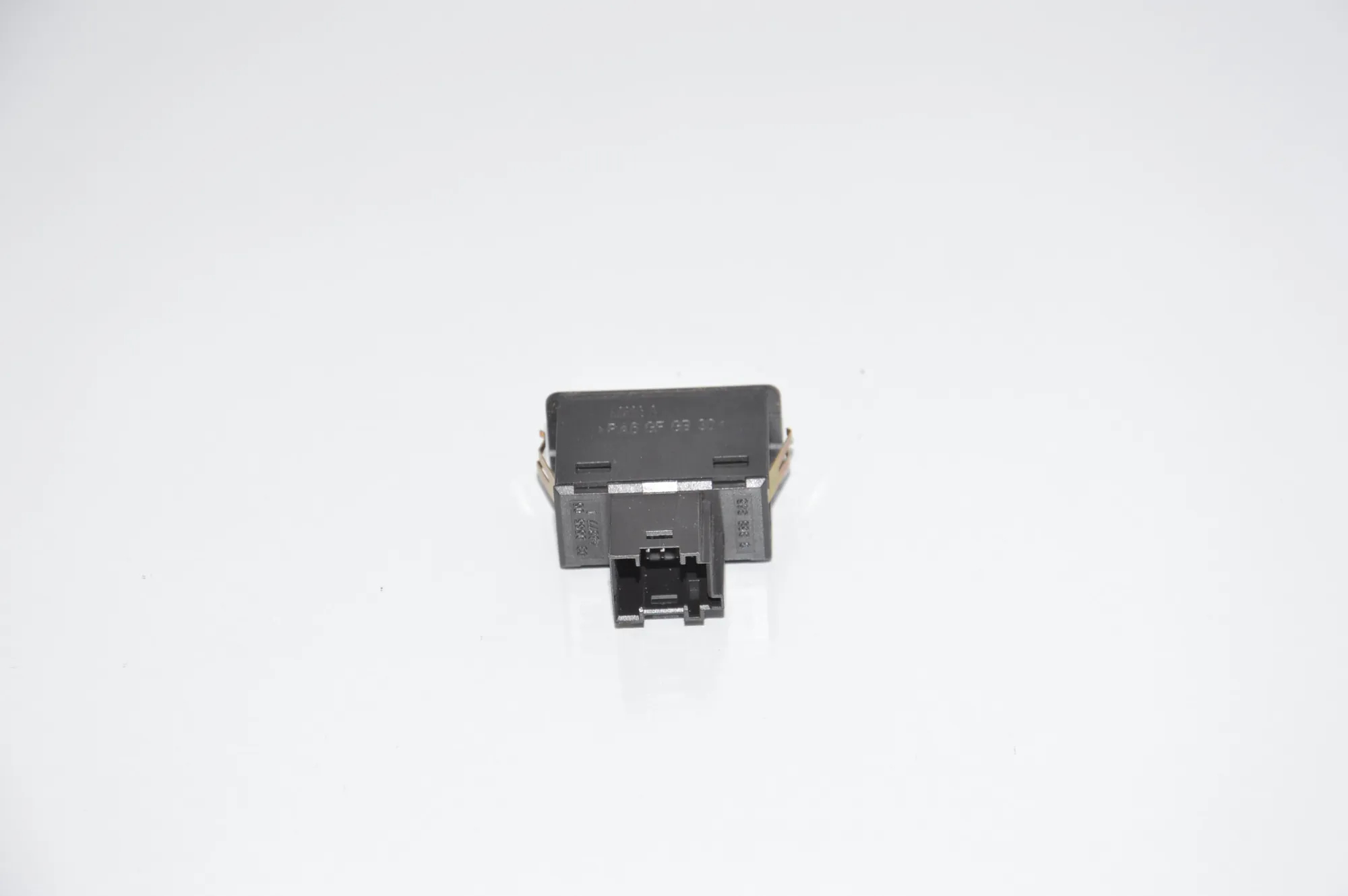 USB/AUX-In Socket Port – OEM 8368346 · BMW X5 (E53) BMW X5 (E53) 3.0 d 2001 – 2