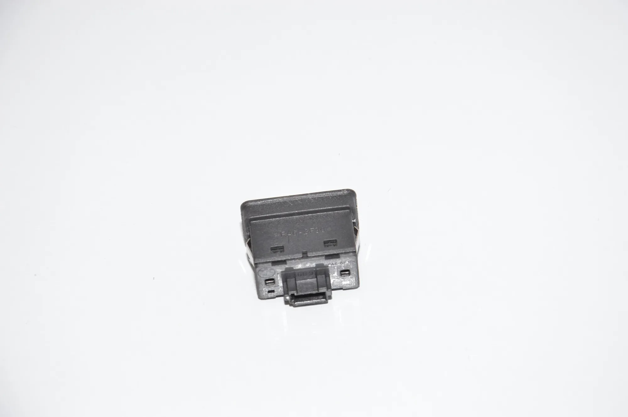 Rear Right Door Window Switch – OEM 8368974 · BMW 5 (E39) BMW 5 (E39) 520 d 2000 – 3