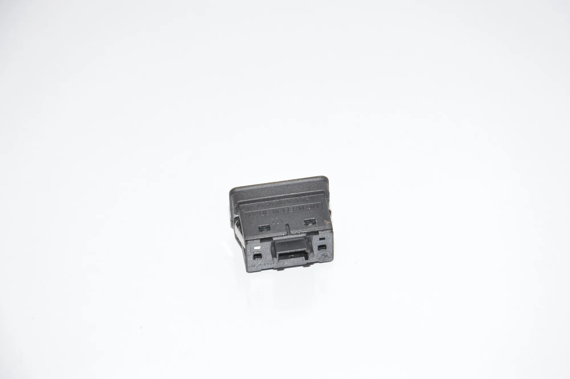 Rear Left Door Window Switch – OEM 8368974 · BMW 5 (E39) BMW 5 (E39) 520 d 2000 – 3
