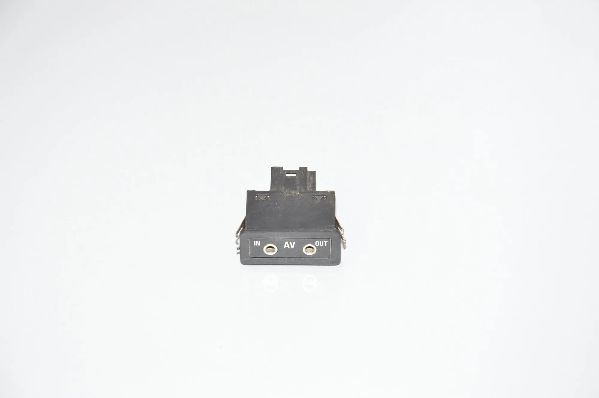 USB/AUX-In Socket Port – OEM 8368346 · BMW 5 (E60) BMW 5 (E60) 520 d 2005