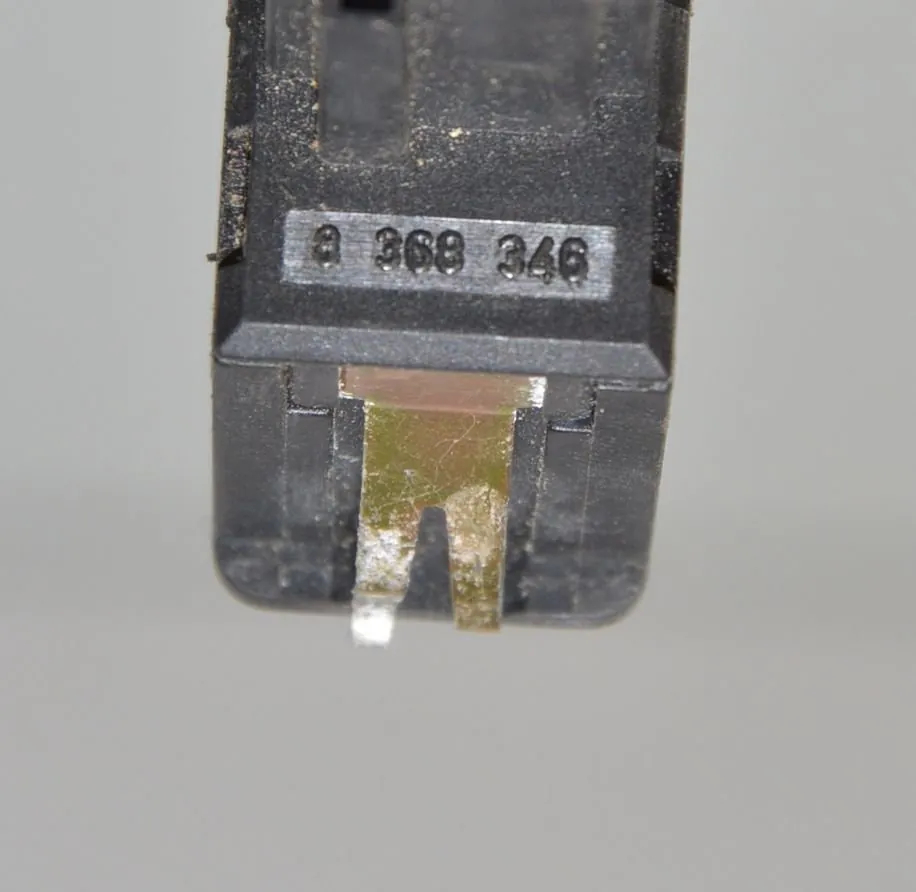 USB/AUX-In Socket Port – OEM 8368346 · BMW 5 (E60) BMW 5 (E60) 520 d 2005 – 5