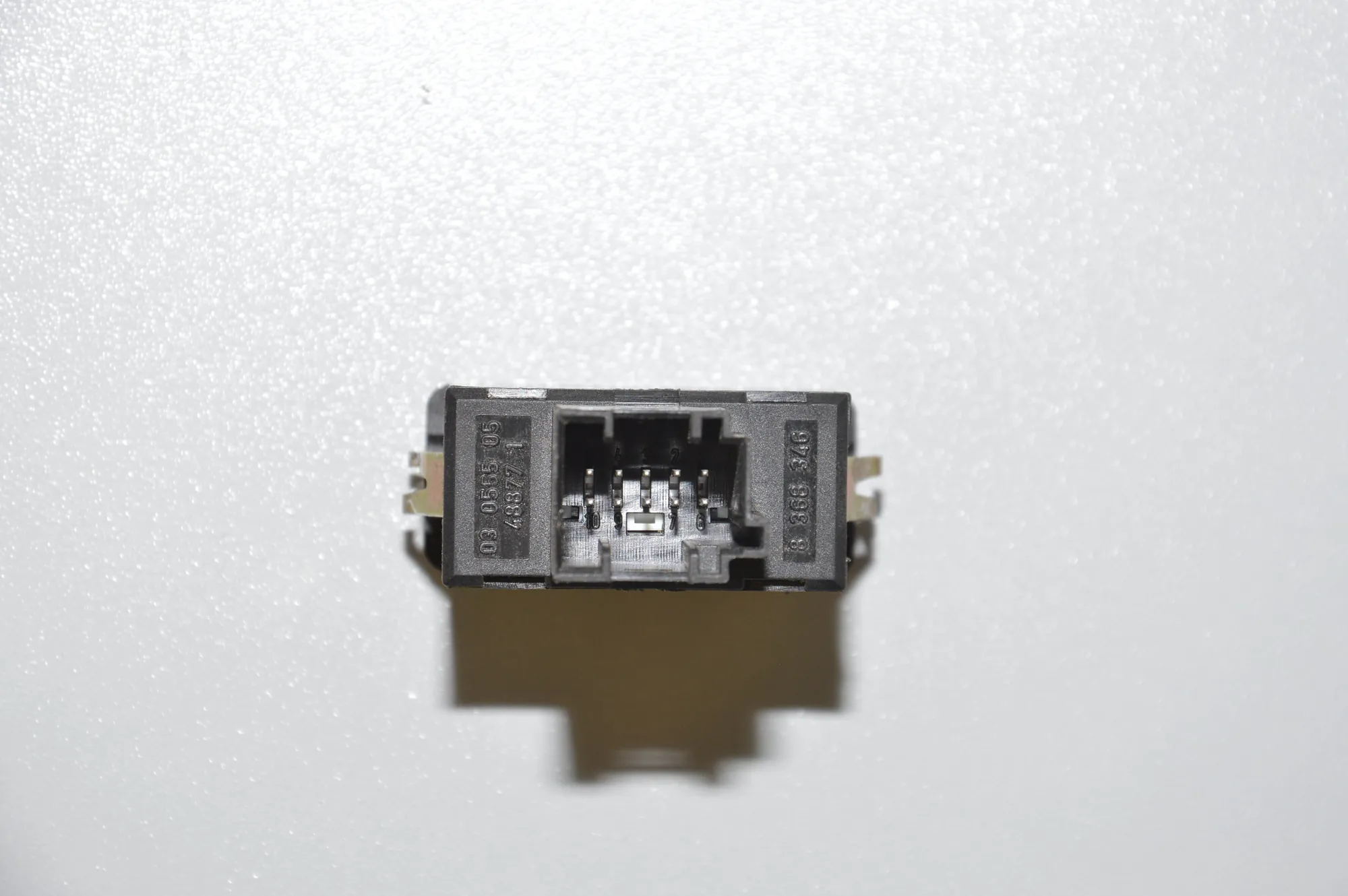 USB/AUX-In Socket Port – OEM 8368346 · BMW 5 (E60) BMW 5 (E60) 520 d 2005 – 4