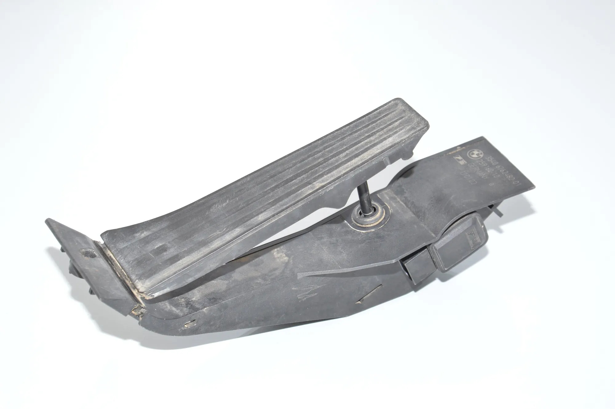 Throttle Pedal – OEM 6762482 · BMW 7 (E65, E66, E67) BMW 7 (E65, E66, E67) 745 i, Li 2003 – 2