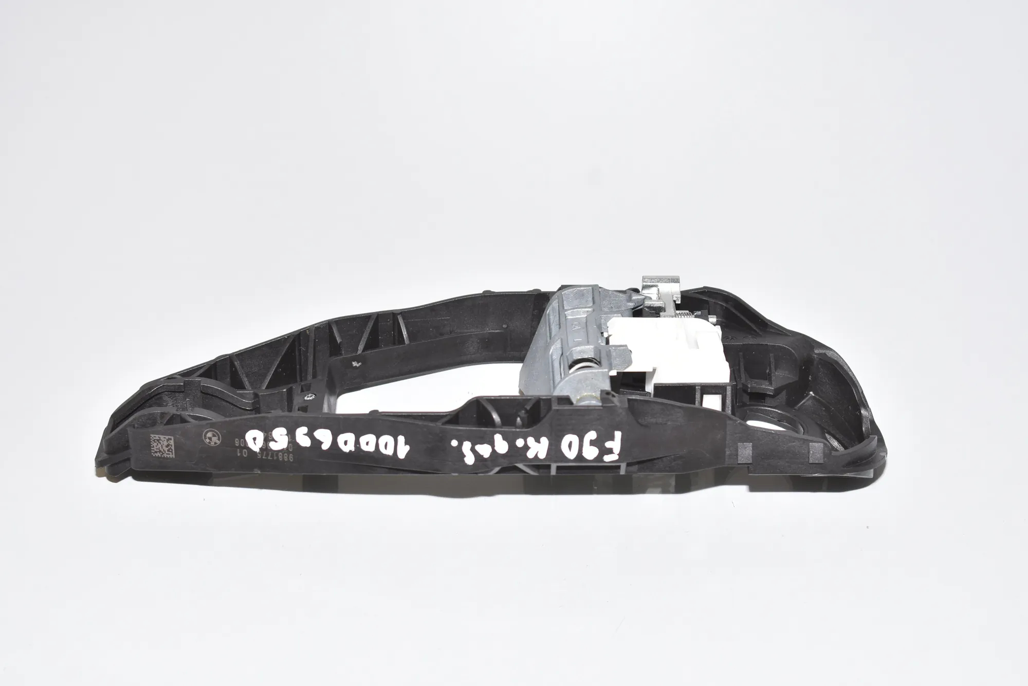 Rear Left Door Interior Handle Frame – OEM 9881775 · BMW F90 (2017 - -) (G30, F90) M5 2019 – 3