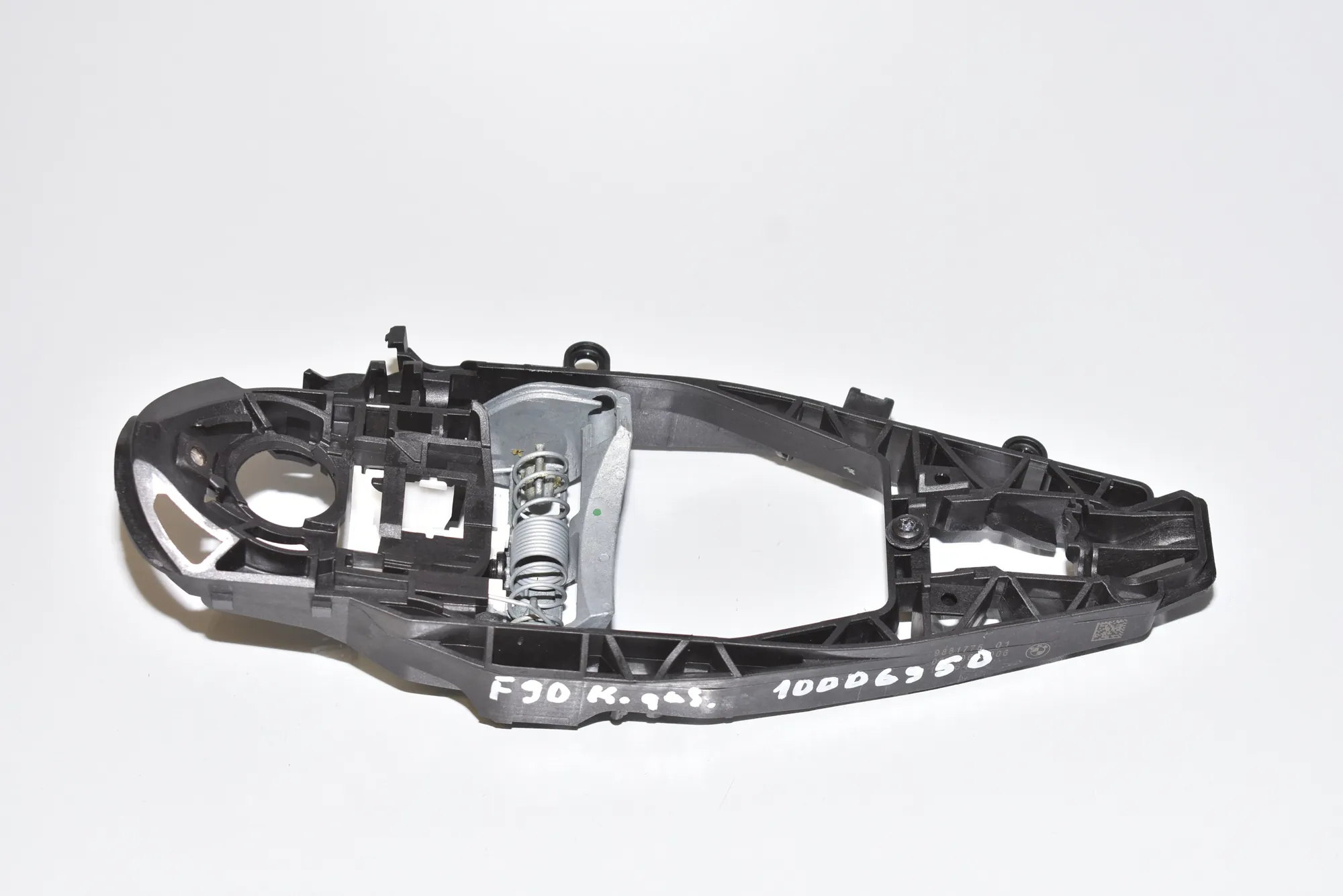 Rear Left Door Interior Handle Frame – OEM 9881775 · BMW F90 (2017 - -) (G30, F90) M5 2019