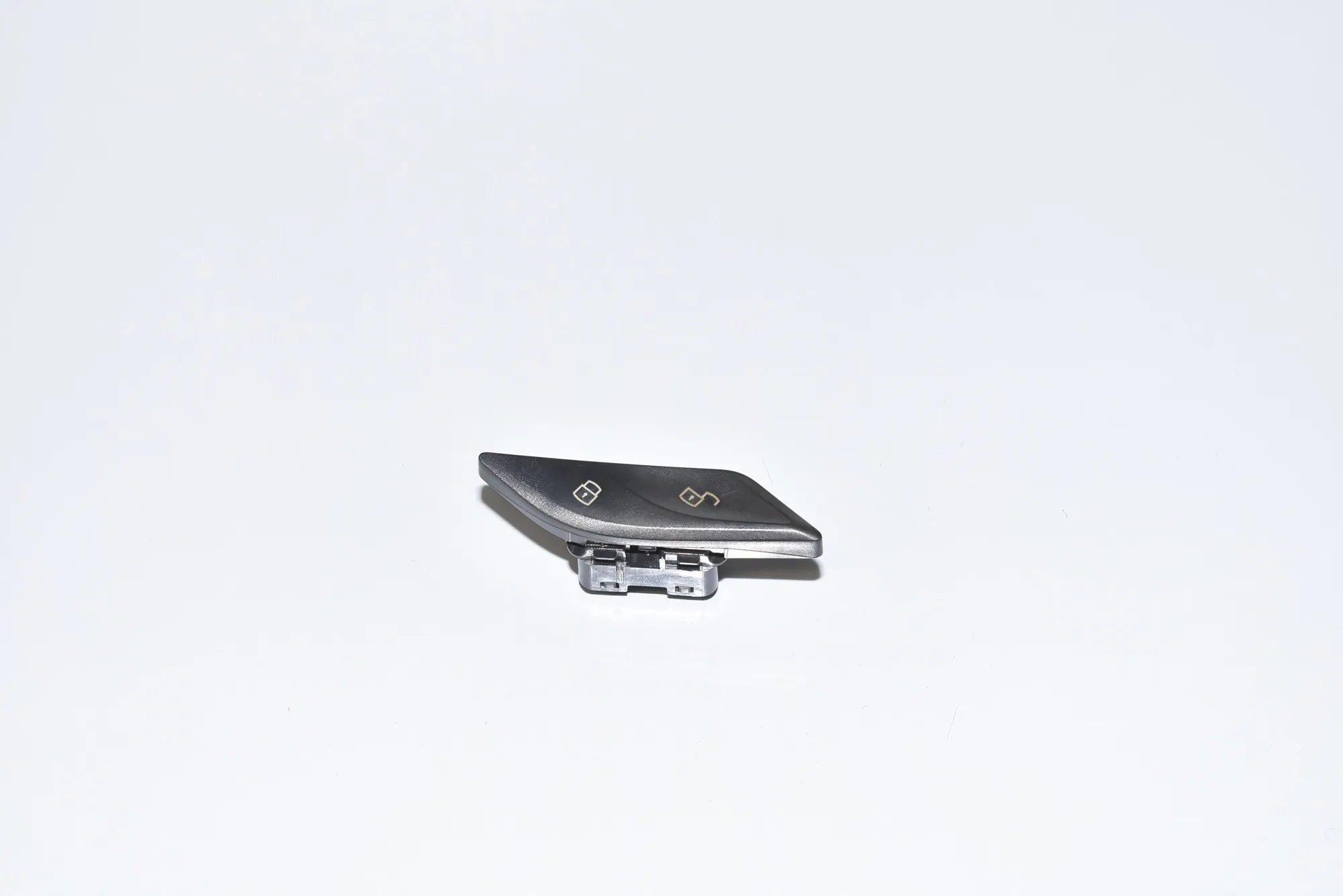 Central Locking Switch – OEM 9860545 · BMW F90 (2017 - -) (G30, F90) M5 2019