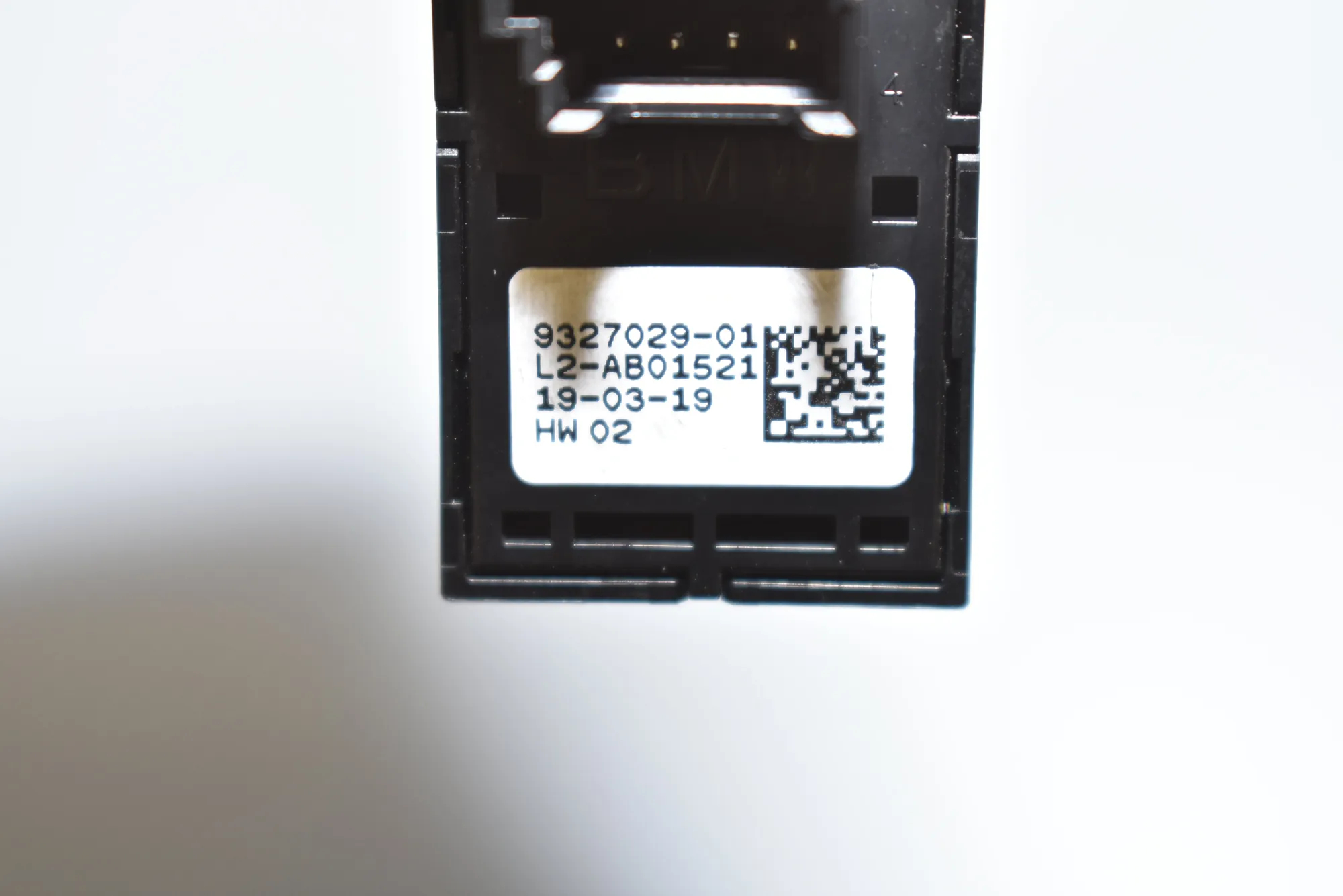 Tailgate Open Switch – OEM 9327029 · BMW F90 (2017 - -) (G30, F90) M5 2019 – 4