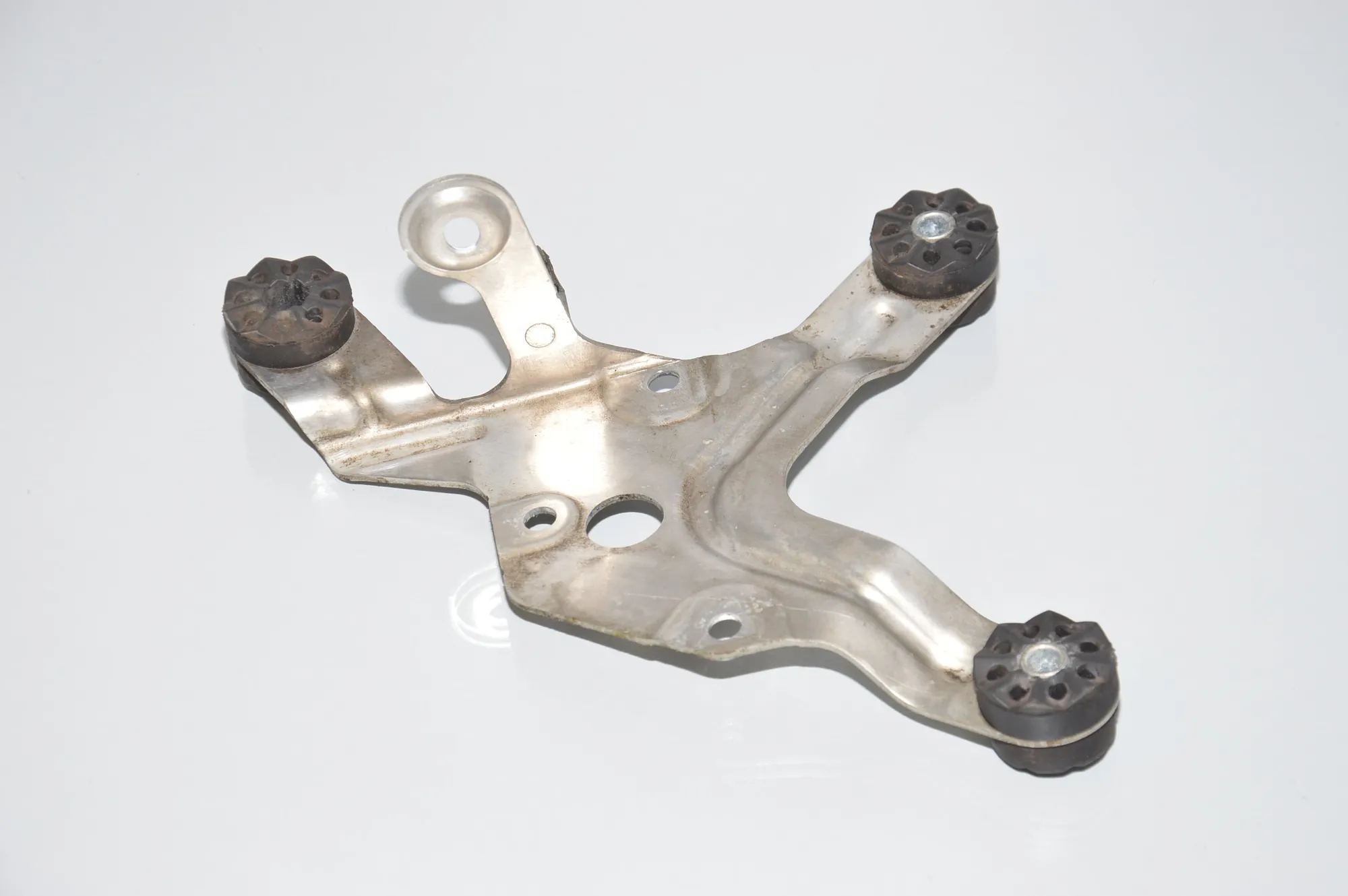 ABS Pump Holder – OEM 2284457 · BMW 5 (F10) M5 2012