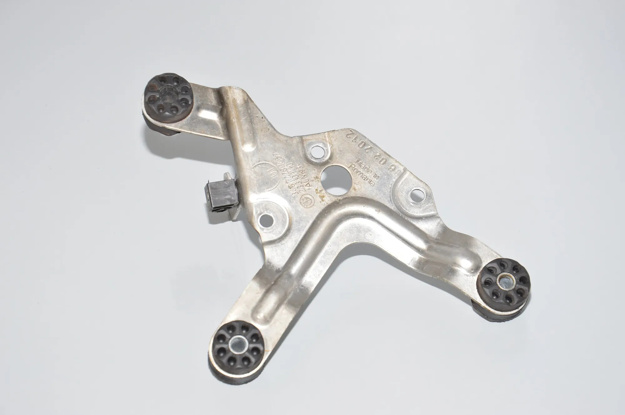 ABS Pump Holder – OEM 2284457 · BMW 5 (F10) M5 2012 – 4